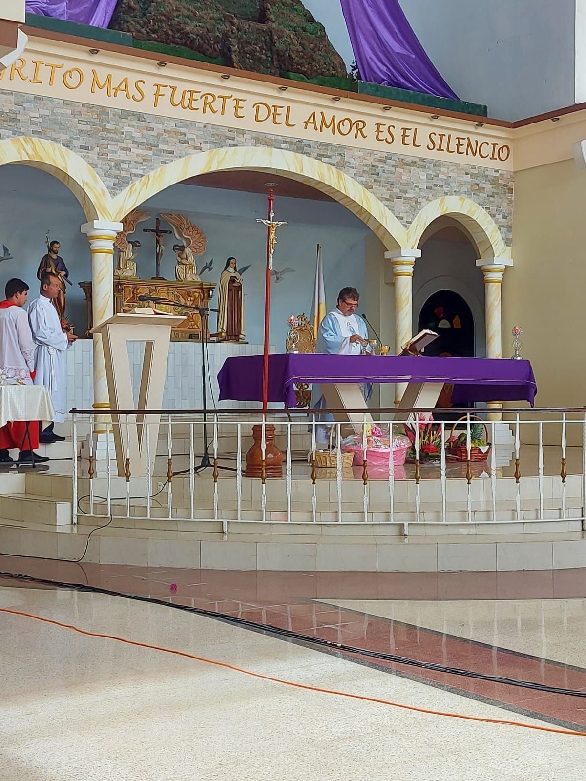 Santa Misa en el templo del valle