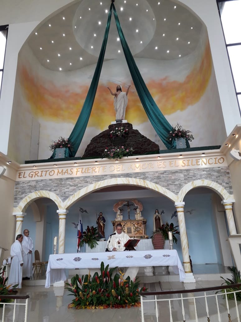 Misa en el santuario del valle